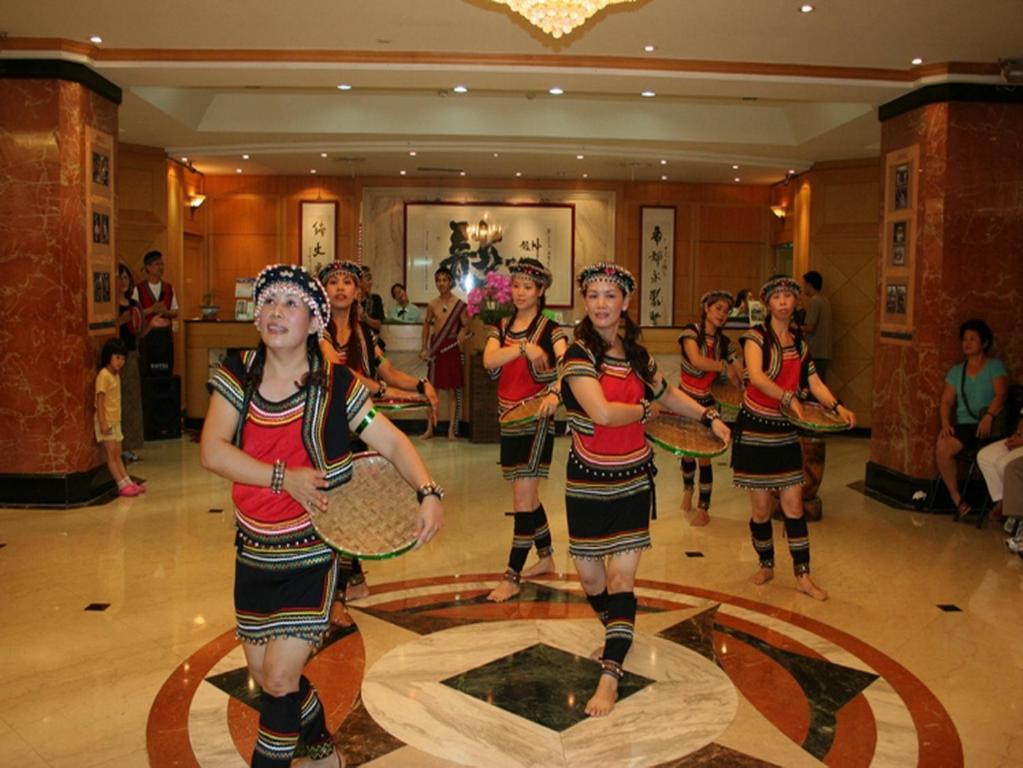 Dongpo Ti Lun Hotel Xinyi Екстер'єр фото