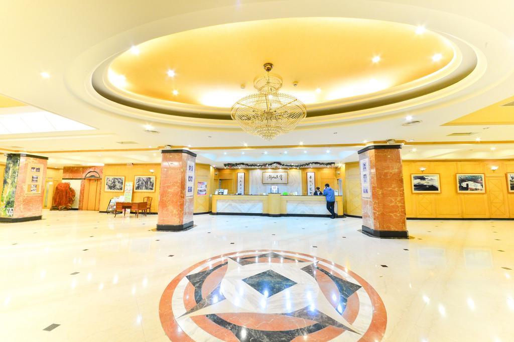 Dongpo Ti Lun Hotel Xinyi Екстер'єр фото